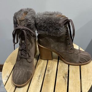 - Ugg leather brown/taupe lace-up boots - leather lining - shearling